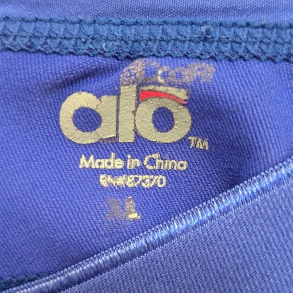 ALO Yoga Capri Pants Women Cobalt Blue Yoga Medium Running Hiking Walking